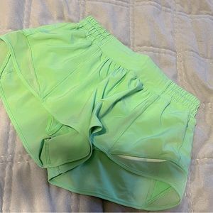 lululemon hotty hot shorts 2.5” low rise size 6